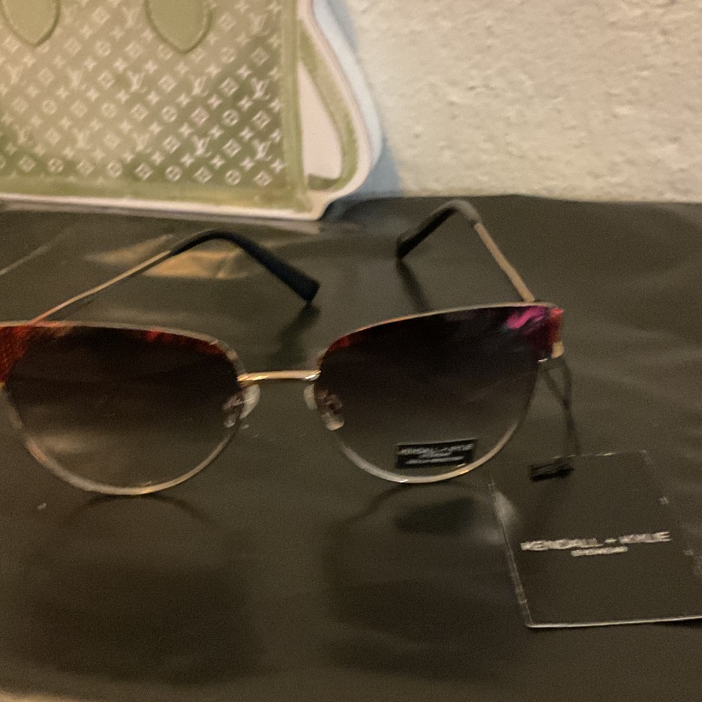 Kendall & Kylie Sunnies